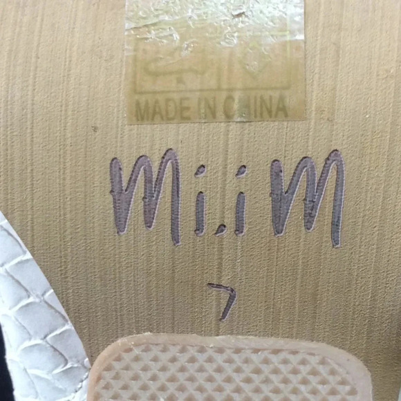 Mi.iM Chunky Heel Side Zipper Cream Ankle Boot - Picture 9 of 9